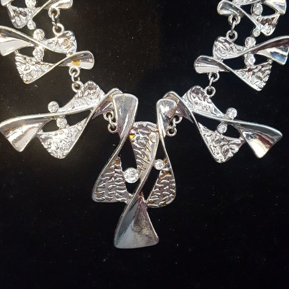 Paparazzi Silver Necklace Set J-130 - Picture 2 of 3